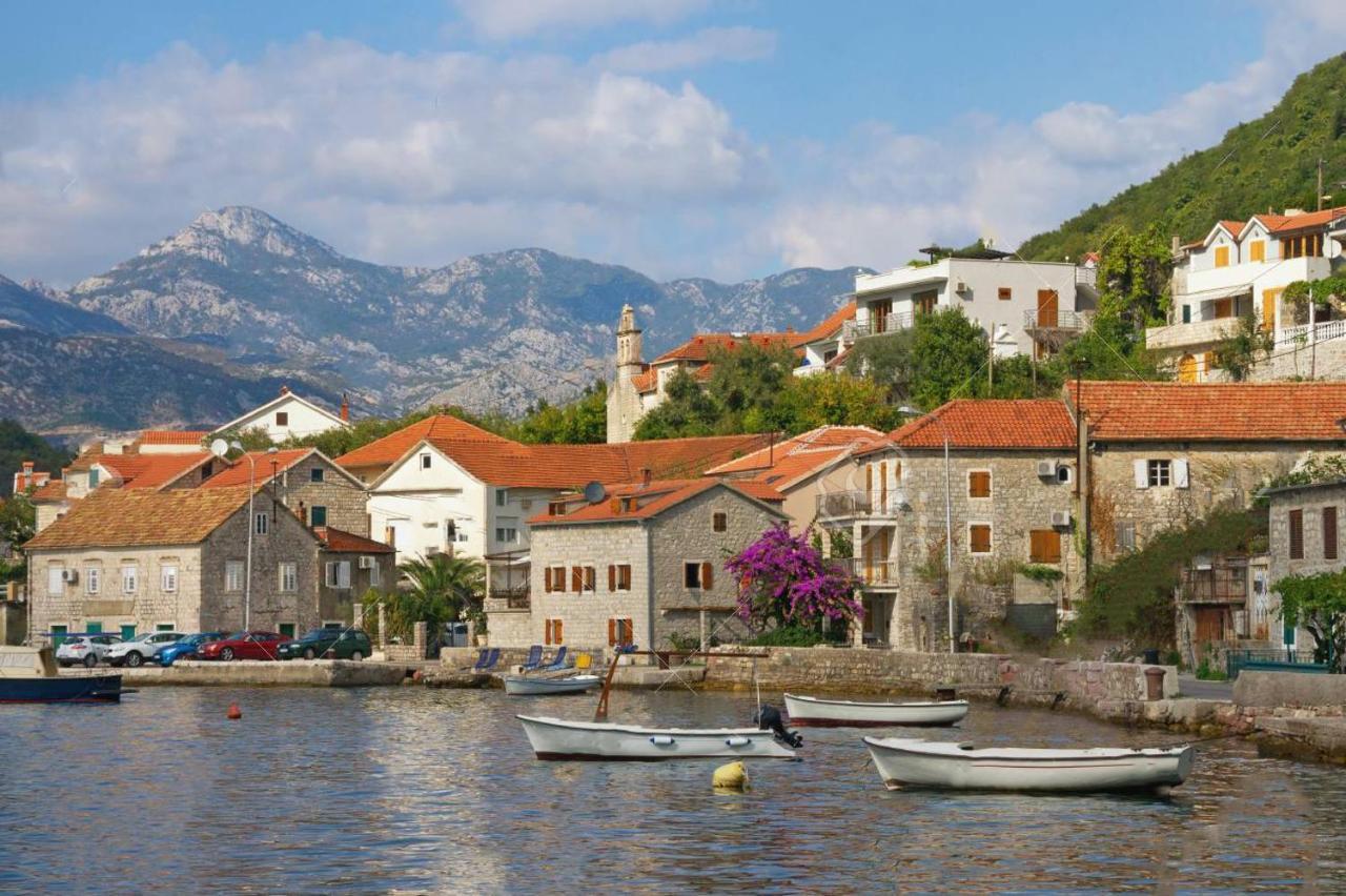 Apartment By The Sea Tivat Bagian luar foto