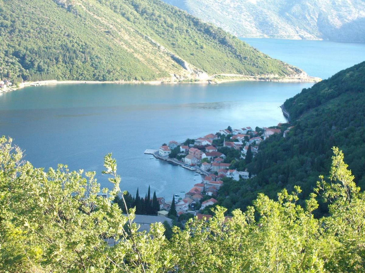 Apartment By The Sea Tivat Bagian luar foto