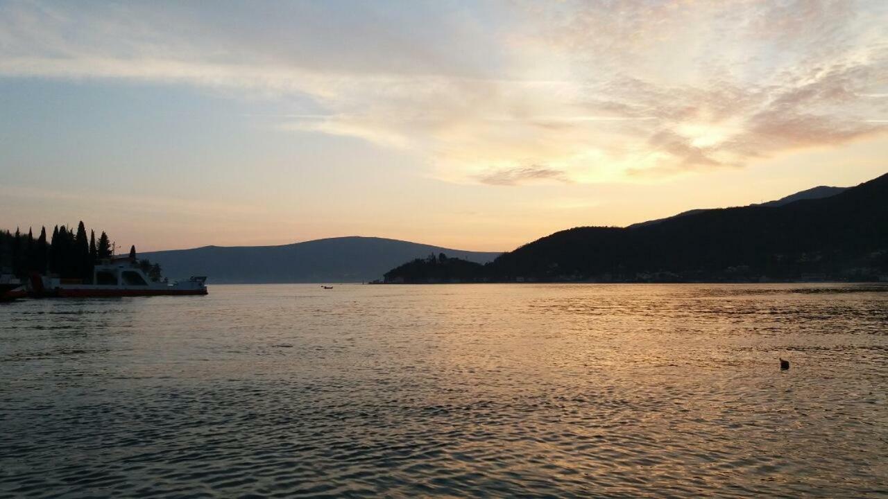 Apartment By The Sea Tivat Bagian luar foto